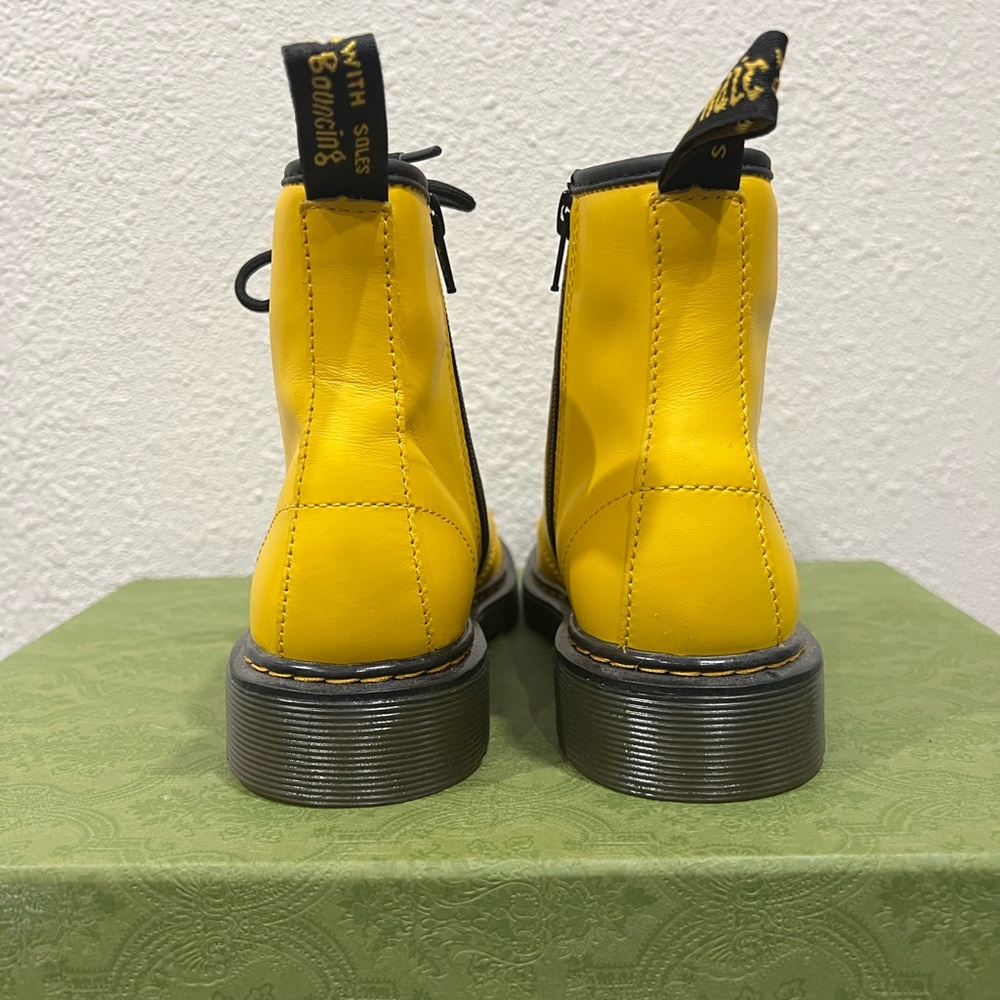 NEW Dr. Martens 1460 smooth yellow lace up boots size 5 - Picture 4 of 6
